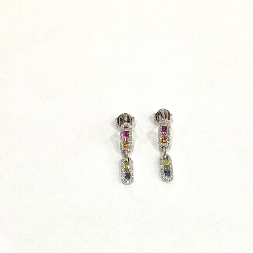 Boucles d\'oreilles pendantes or blanc saphirs multicolores et diamants.