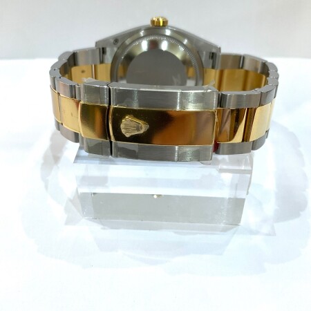 Montre Homme Rolex datejust en or et acier 126233 sur bracelet oyster.