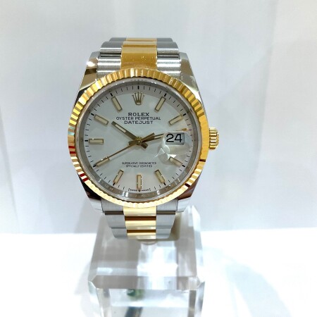 Montre Homme Rolex datejust en or et acier 126233 sur bracelet oyster.