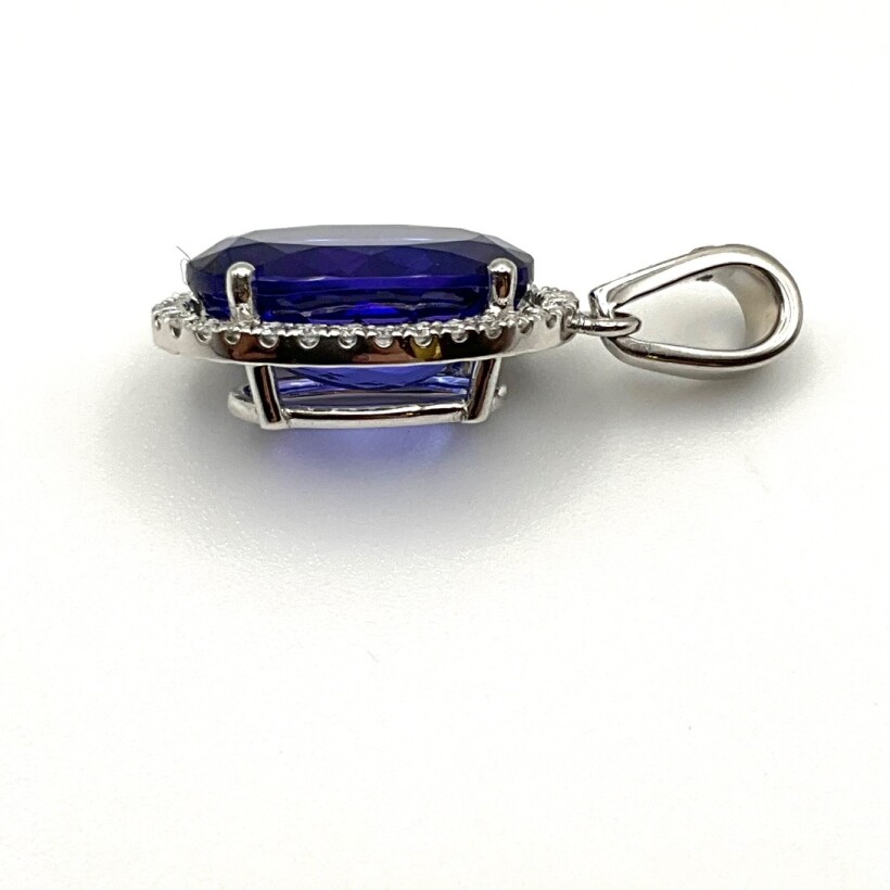 Pendentif or blanc Tanzanite et diamants.