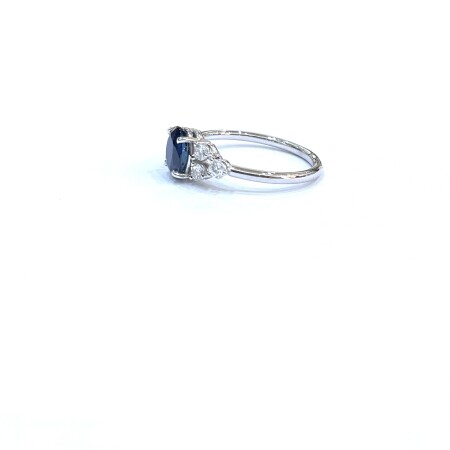 Bague or gris saphir ovale et diamants