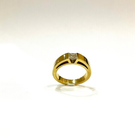 Bague or jaune type jonc, diamant princesse