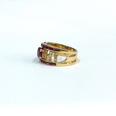 Bague or jaune rubis et diamants