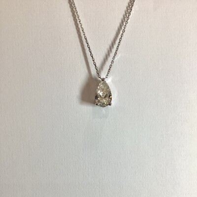 Collier or blanc poire Diamant de Laboratoire.