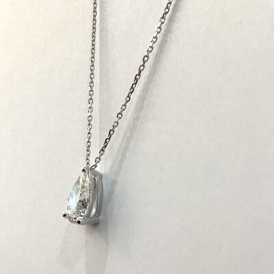 Collier or blanc poire Diamant de Laboratoire.