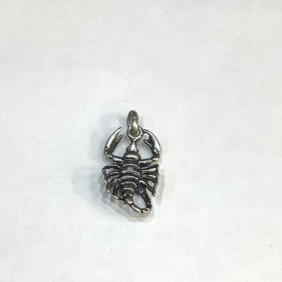Pendentif signe du zodiaque Scorpion argent