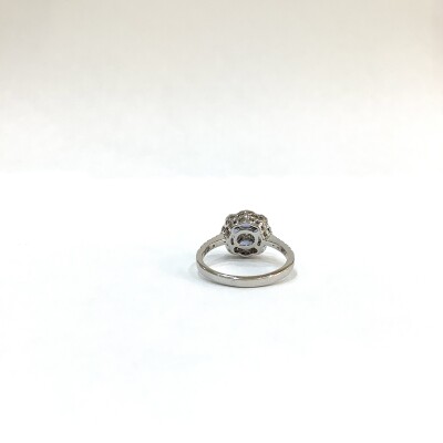 Bague fleur romantique en or blanc palladié, saphirs bleus et diamants