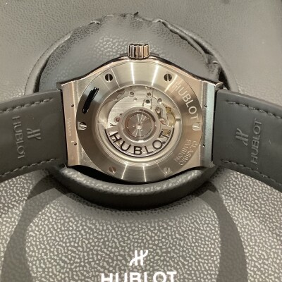 Montre Hublot Classic Fusion titanium