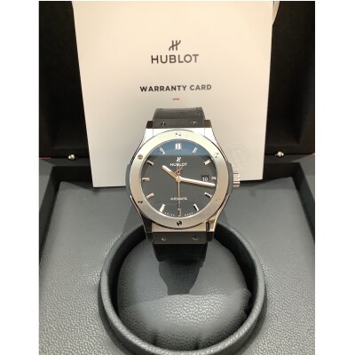 Montre Hublot Classic Fusion titanium