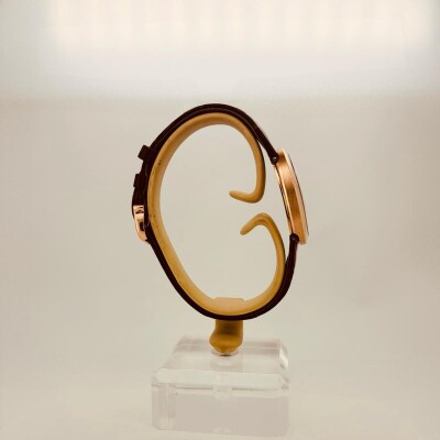 Montre Baignoire PM Petit modèle, mouvement quartz, or rose, cuir