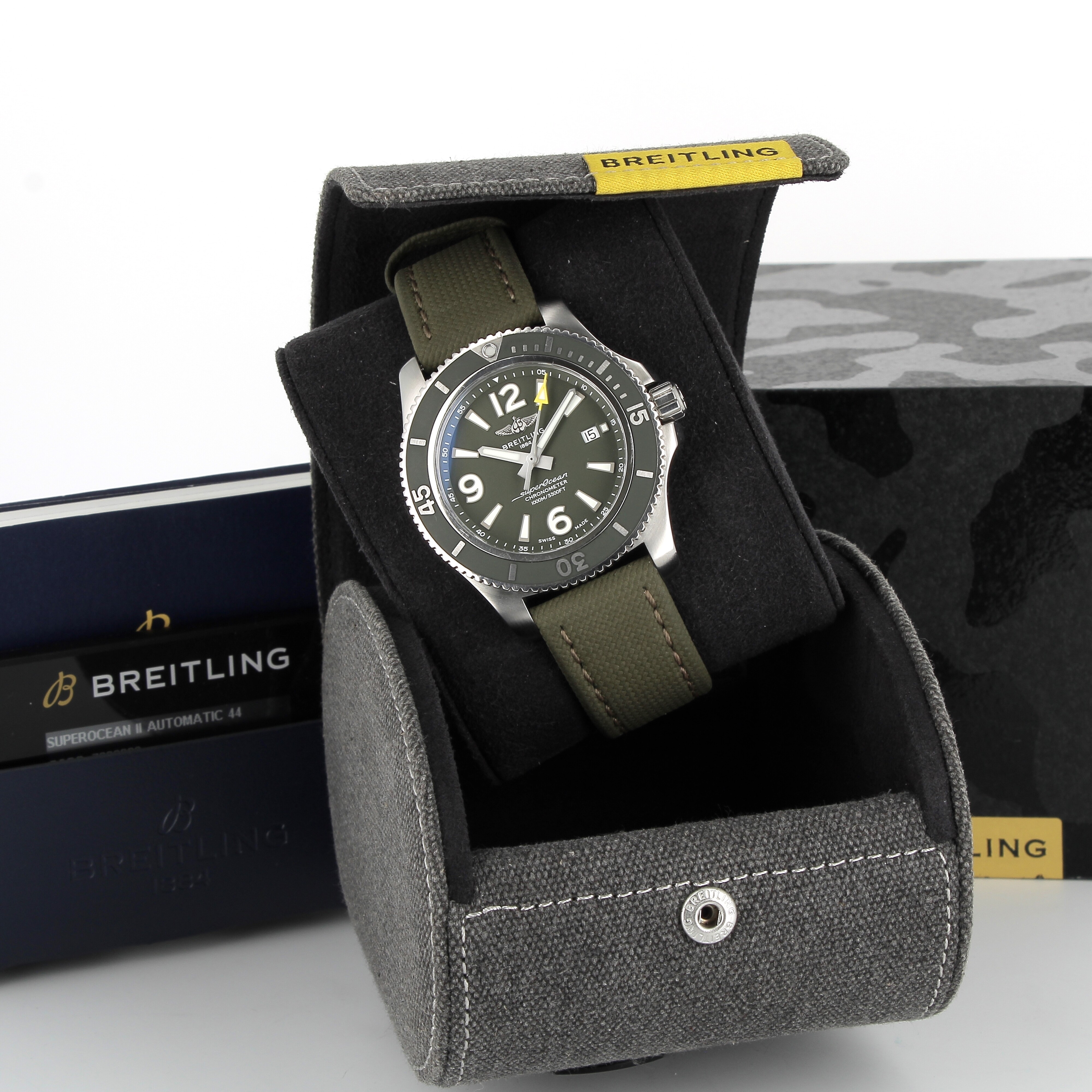 Montre Breitling Superocean II Automatic 44 Outerknown vue 1