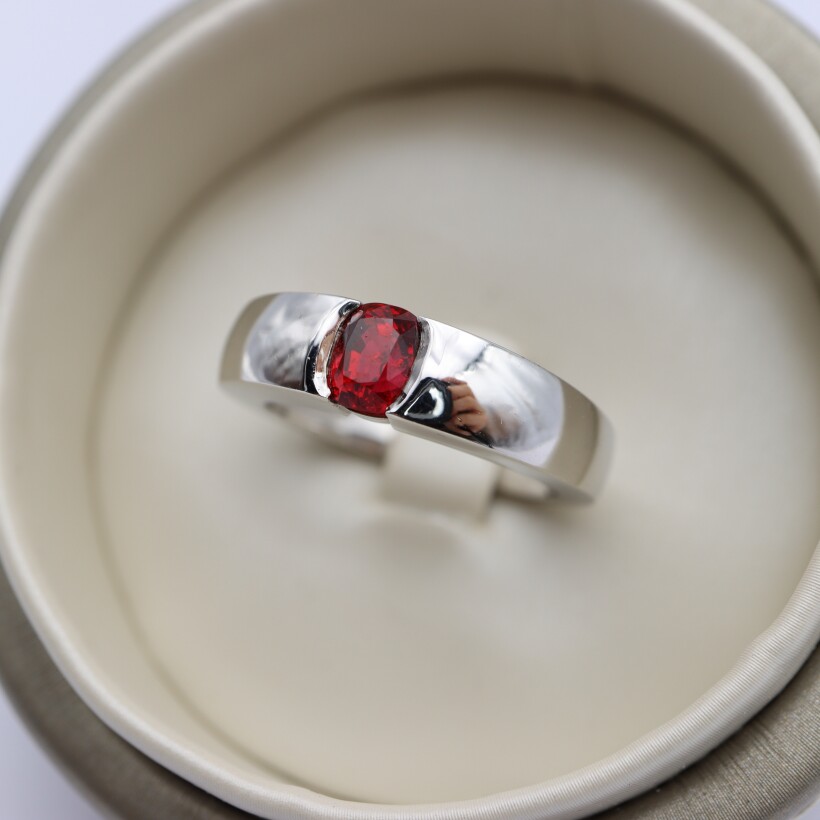 Bague or blanc spinelle rouge