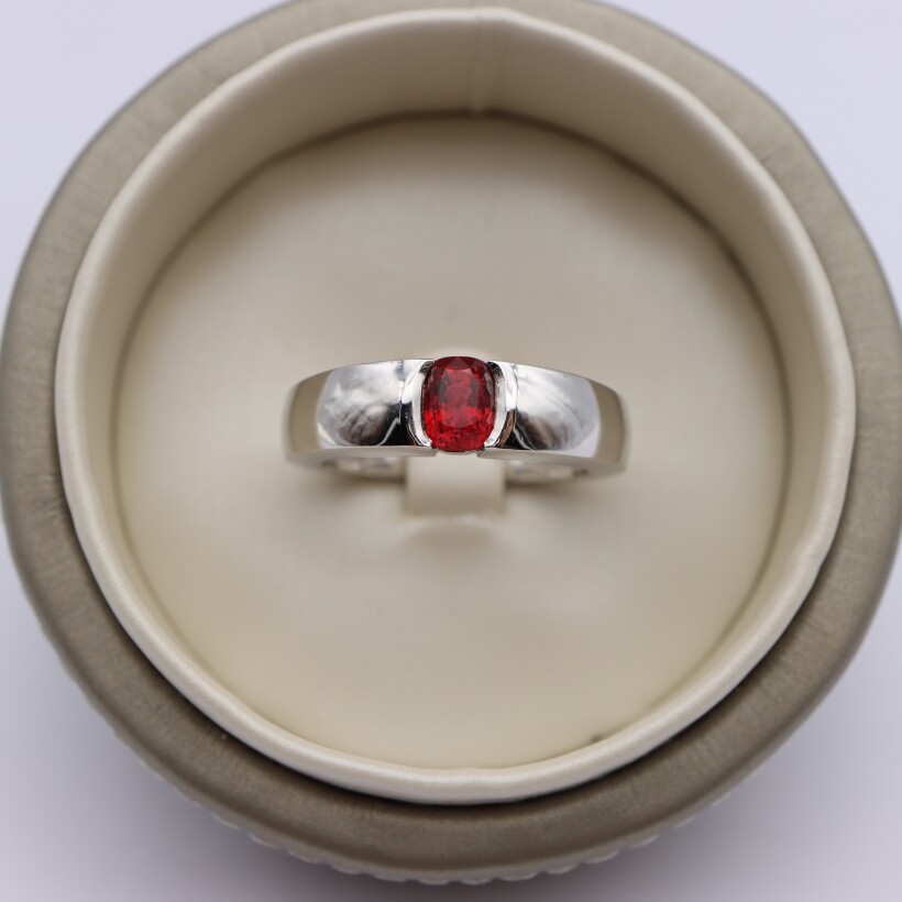 Bague or blanc spinelle rouge