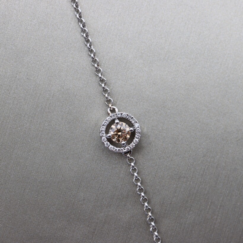 Bracelet or blanc motif central diamant chocolat et entourage diamants