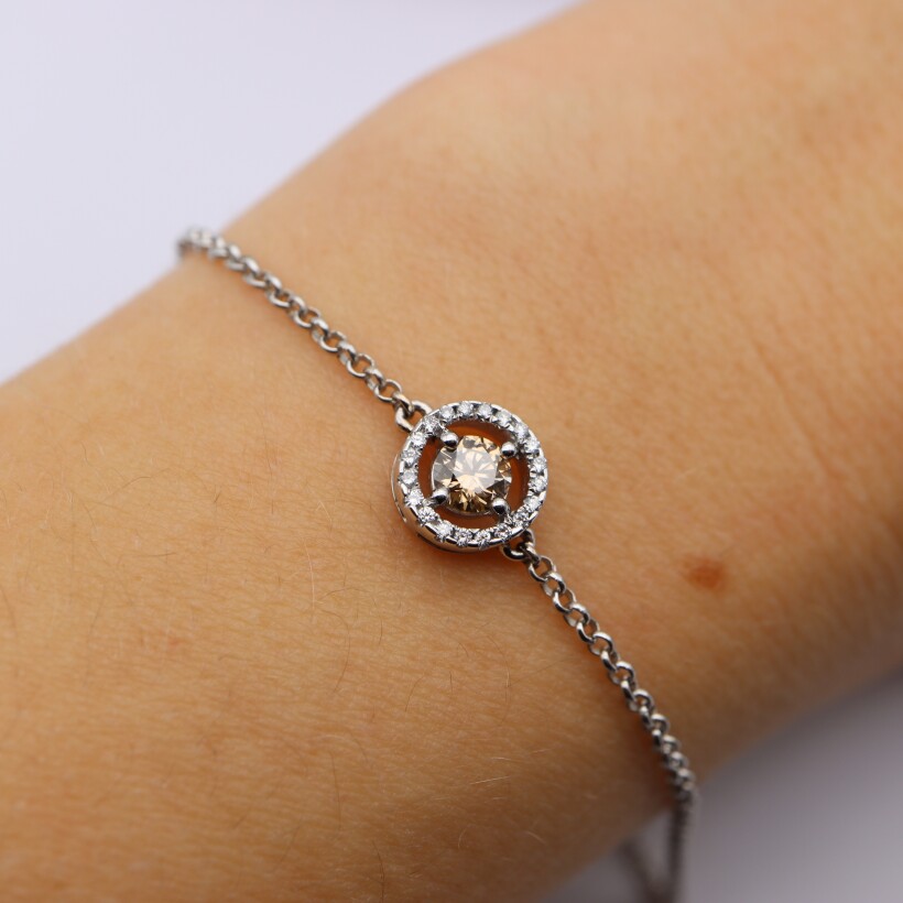 Bracelet or blanc motif central diamant chocolat et entourage diamants