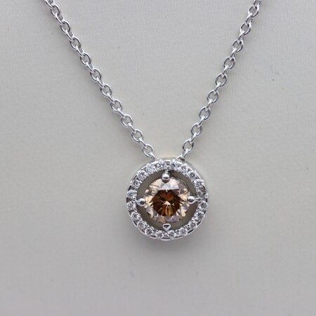 Collier or blanc pendentif or blanc diamant chocolat et entourage diamants