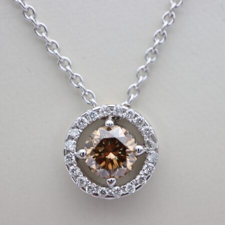 Collier or blanc pendentif or blanc diamant chocolat et entourage diamants