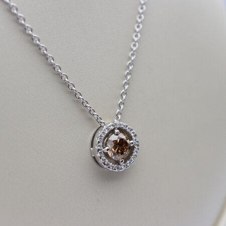 Collier or blanc pendentif or blanc diamant chocolat et entourage diamants