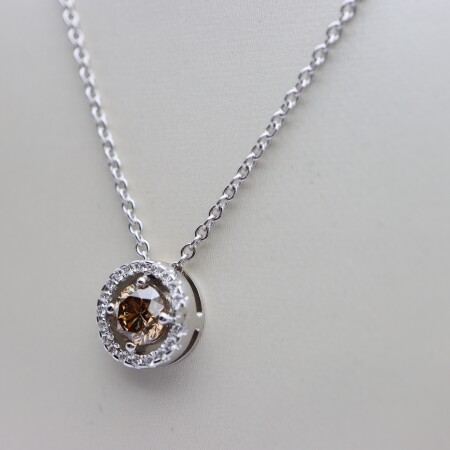 Collier or blanc pendentif or blanc diamant chocolat et entourage diamants