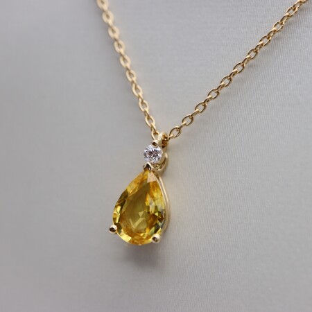 Collier or jaune saphir jaune taille poire et diamant