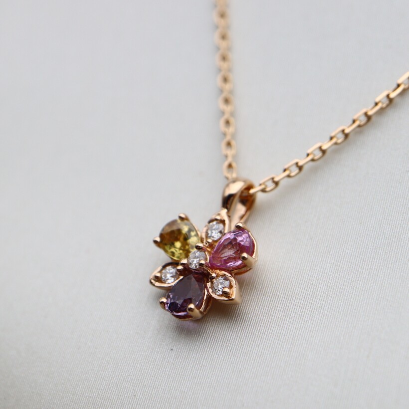 Collier or rose pendentif saphir rose, violet, jaune et diamants