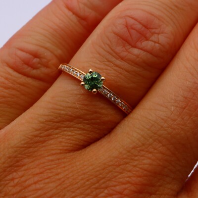 Bague or rose saphir vert et diamants