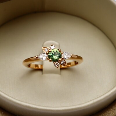 Bague or rose, saphir vert et diamants