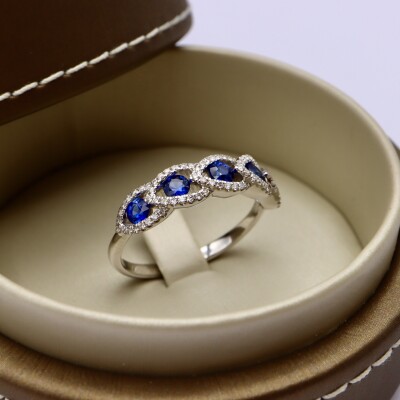 Bague or blanc, saphirs et diamants
