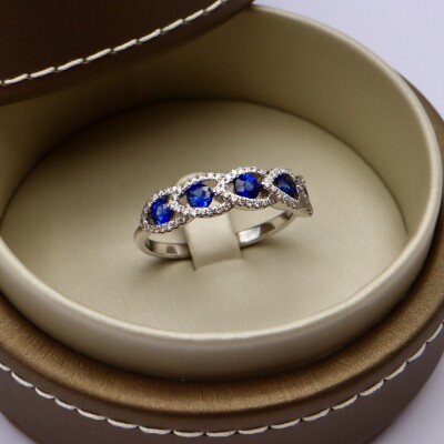 Bague or blanc, saphirs et diamants