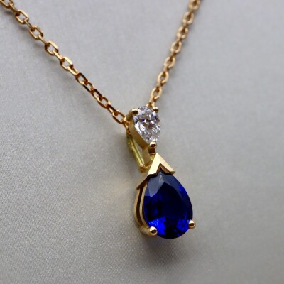 Pendentif or jaune saphir taille poire et diamant taille poire