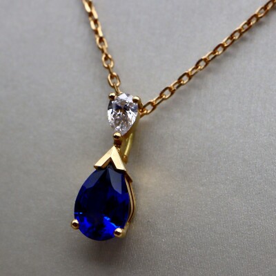 Pendentif or jaune saphir taille poire et diamant taille poire