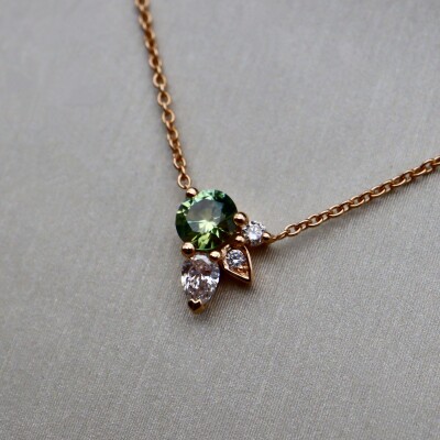 Collier or rose saphir vert et diamant