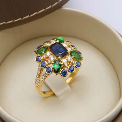Bague or jaune, saphirs, grenats verts et diamants