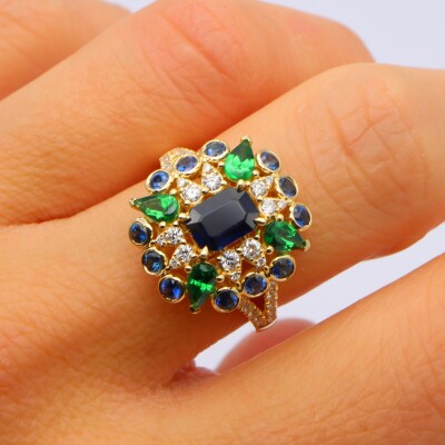 Bague or jaune, saphirs, grenats verts et diamants