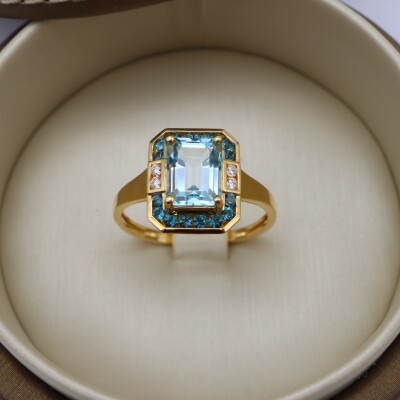 Bague or jaune, topaze bleue et diamants