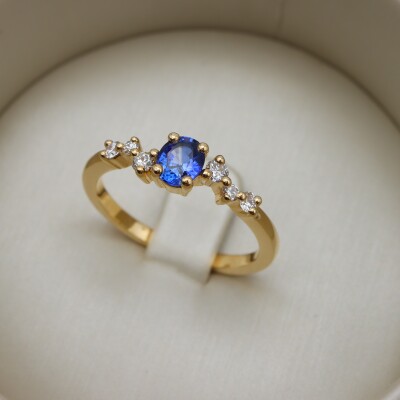 Bague or jaune, saphir bleu et diamant