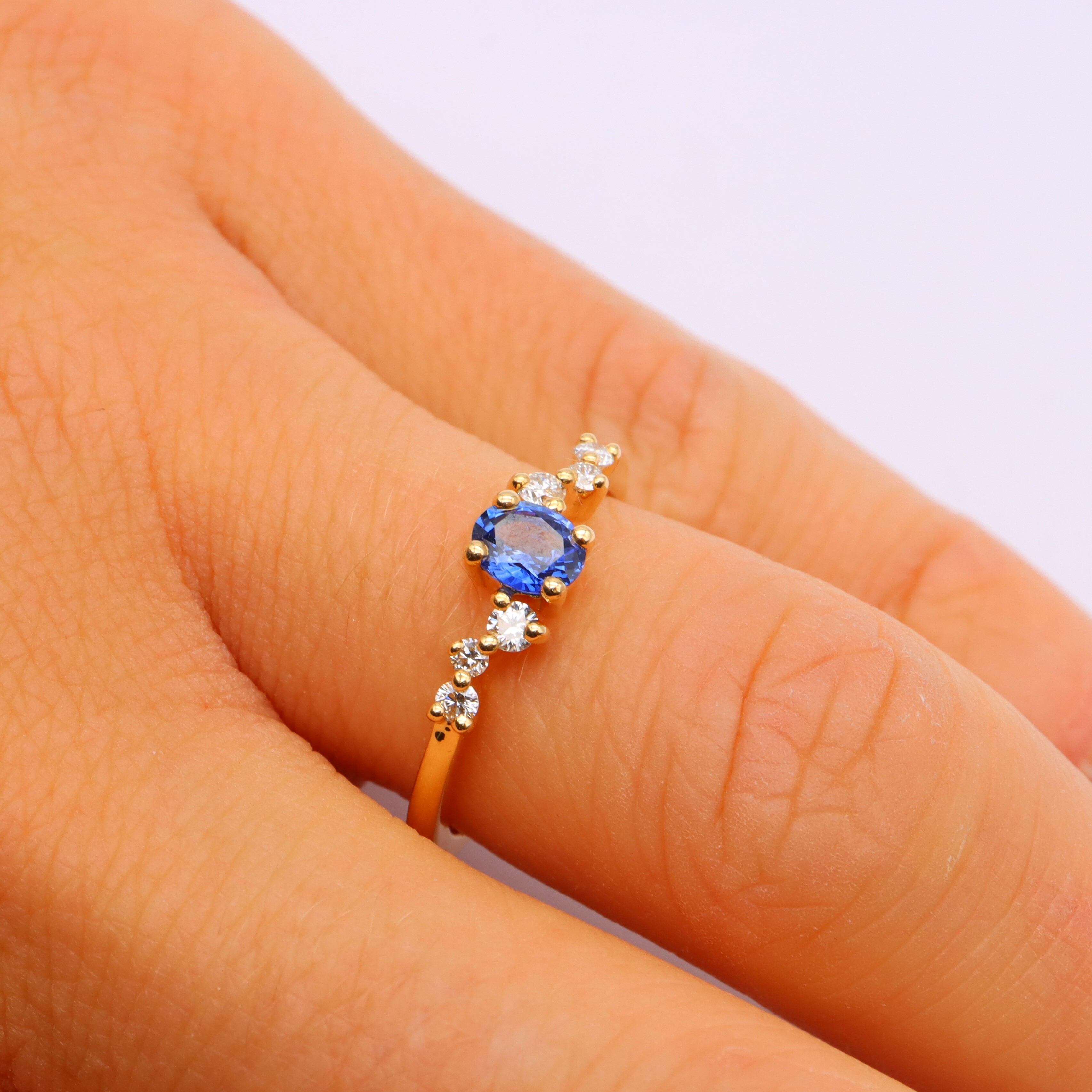 Bague or jaune, saphir bleu et diamant vue 5