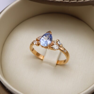 Bague or rose, saphir lavande et diamants