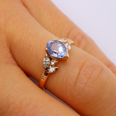 Bague or rose, saphir lavande et diamants