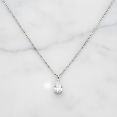 Collier or blanc et pendentif diamant taille poire