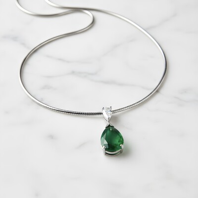 Pendentif émeraude taille poire et diamant taille poire
