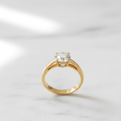 Solitaire or jaune diamant et 4 griffes