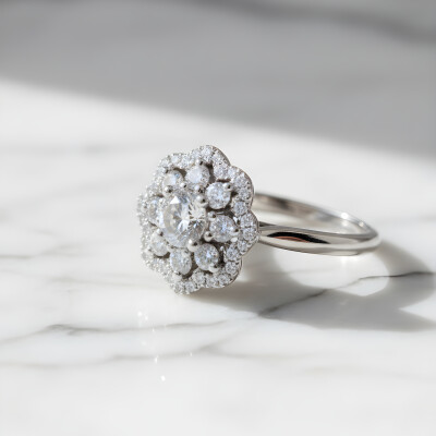 Bague or blanc diamant brillant et entourage diamants