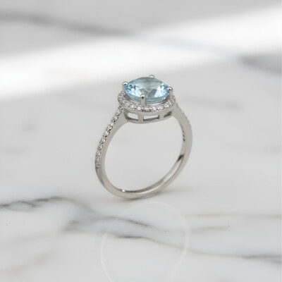 Bague or blanc, aigue-marine et diamants
