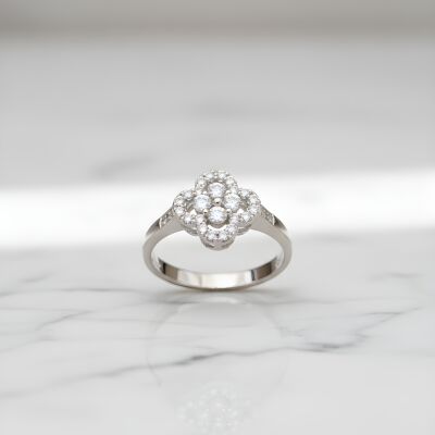 Bague or blanc forme trèfle diamants