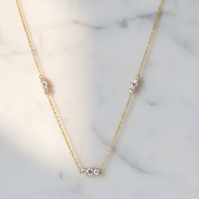 Collier or jaune trois motifs de trois diamants