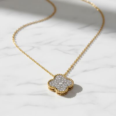 Collier bicolore pendentif trèfle pavage diamants