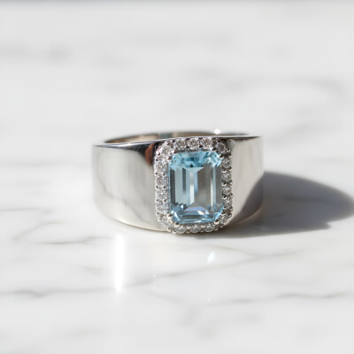 Bague jonc or blanc, aigue marine et entourage diamants