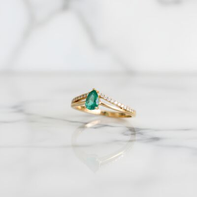 Bague or jaune, émeraude et diamants