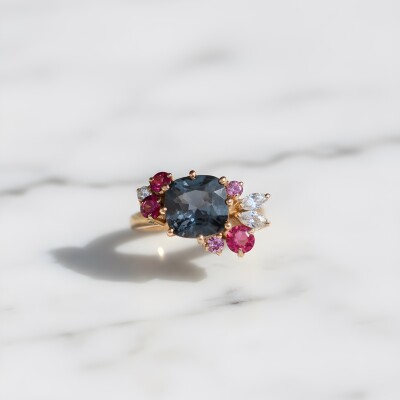 Bague or rose spinelle noir, rubellite, saphir et diamants